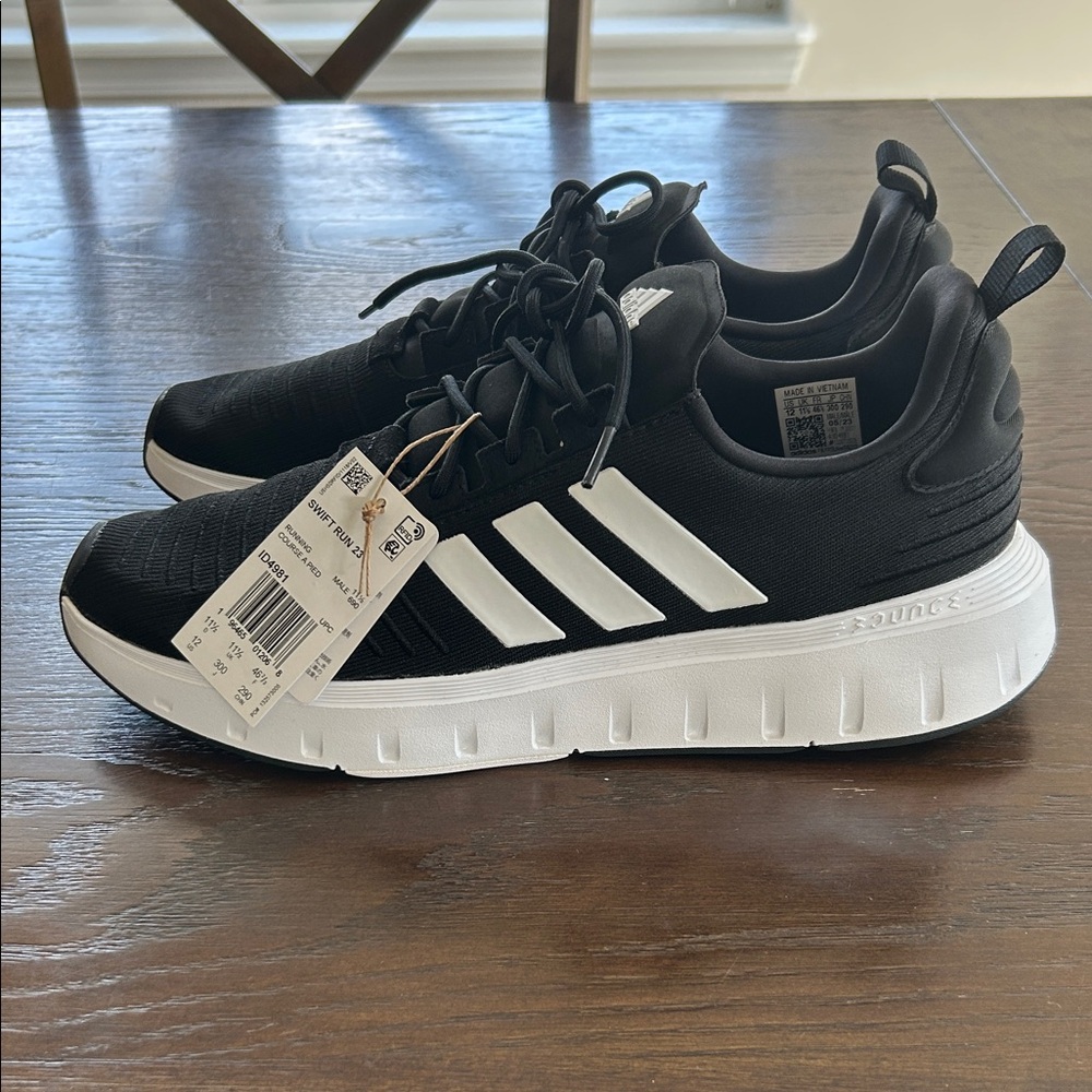 Adidas Swift Run 23 NWT